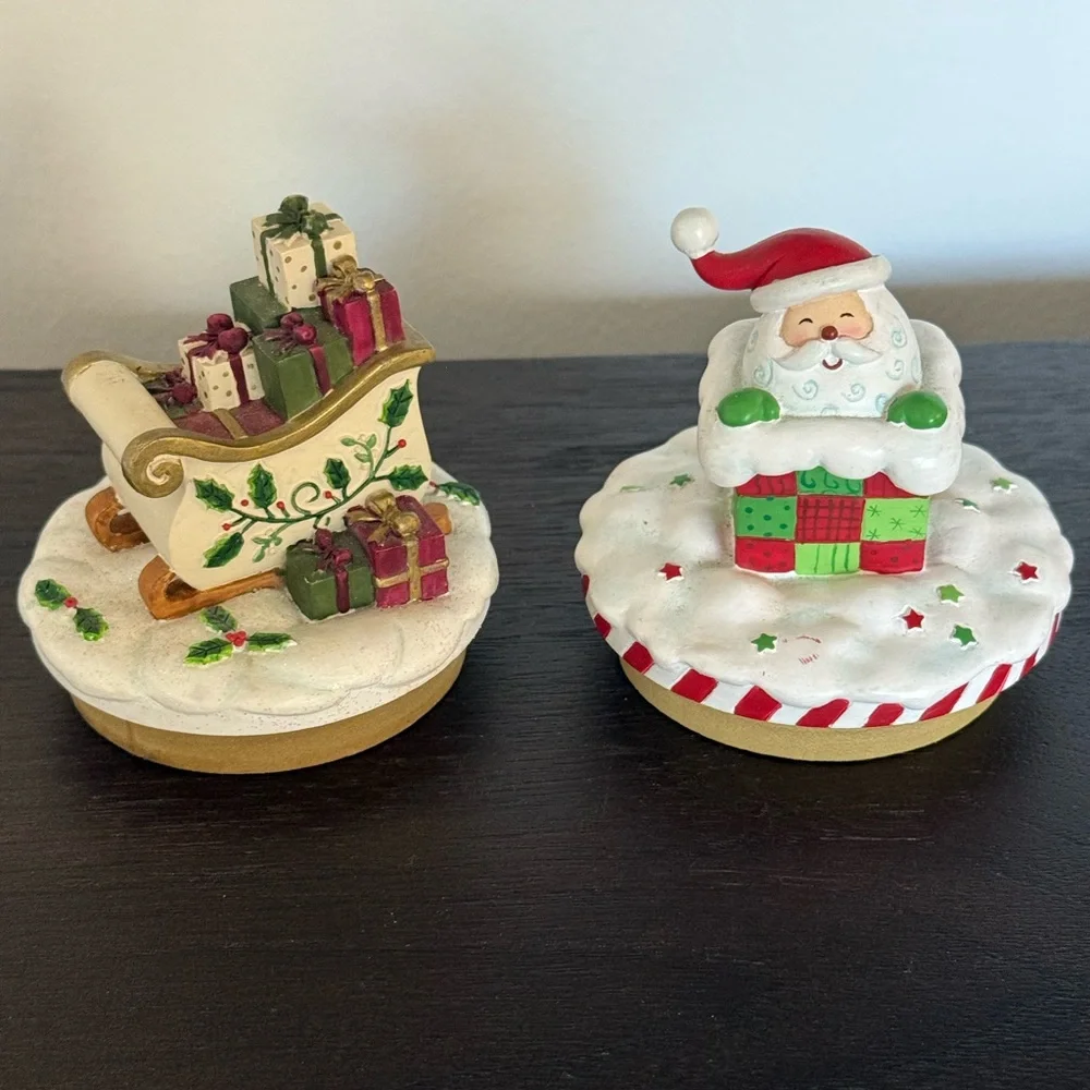 New Set of 2 Yankee Candle Christmas Jar Toppers Santa Sleigh 1045659